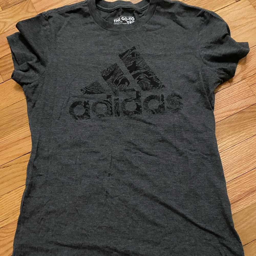 Adidas small tshirt